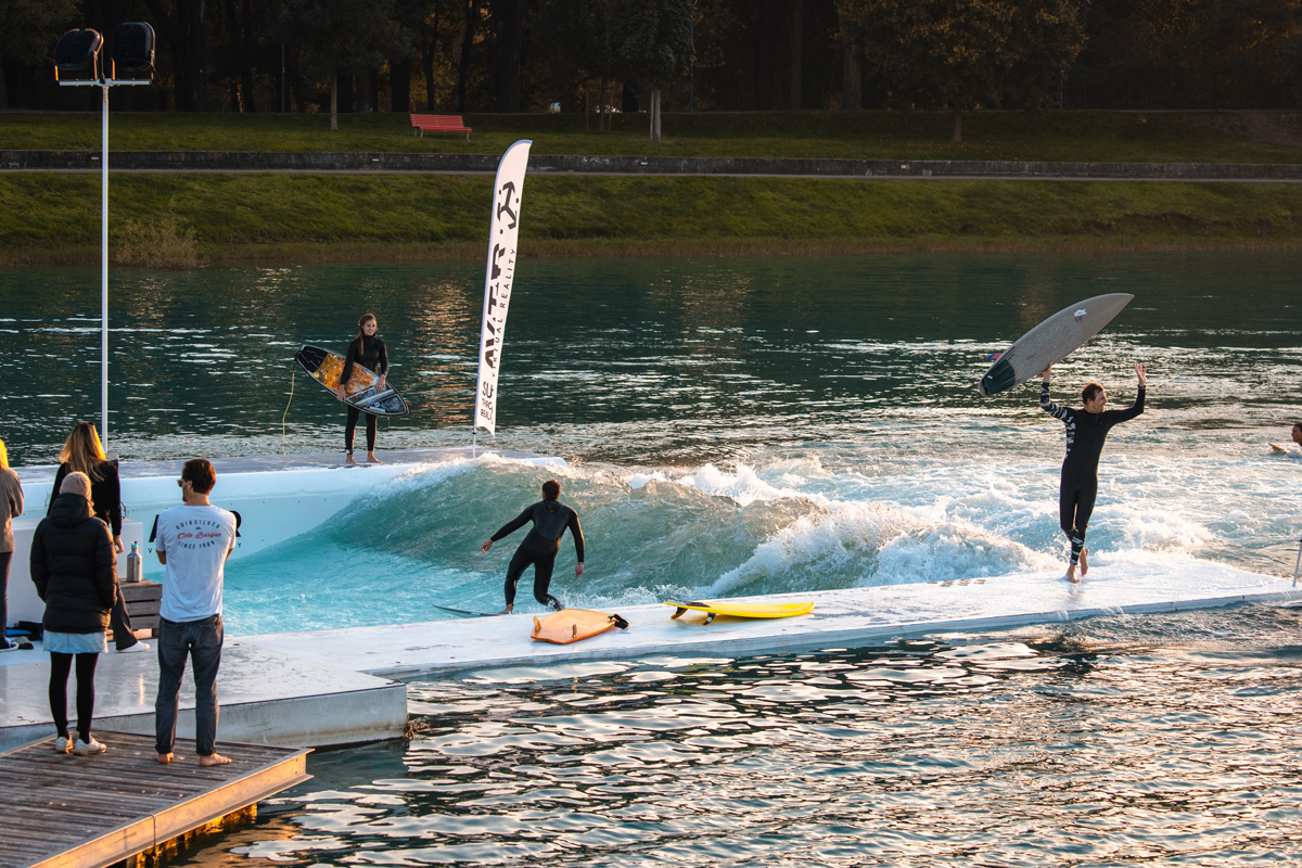 Matze-Ried, Sophie Puchta, and Quirin Rohleder at the UNIT Surf Pool Expression Session