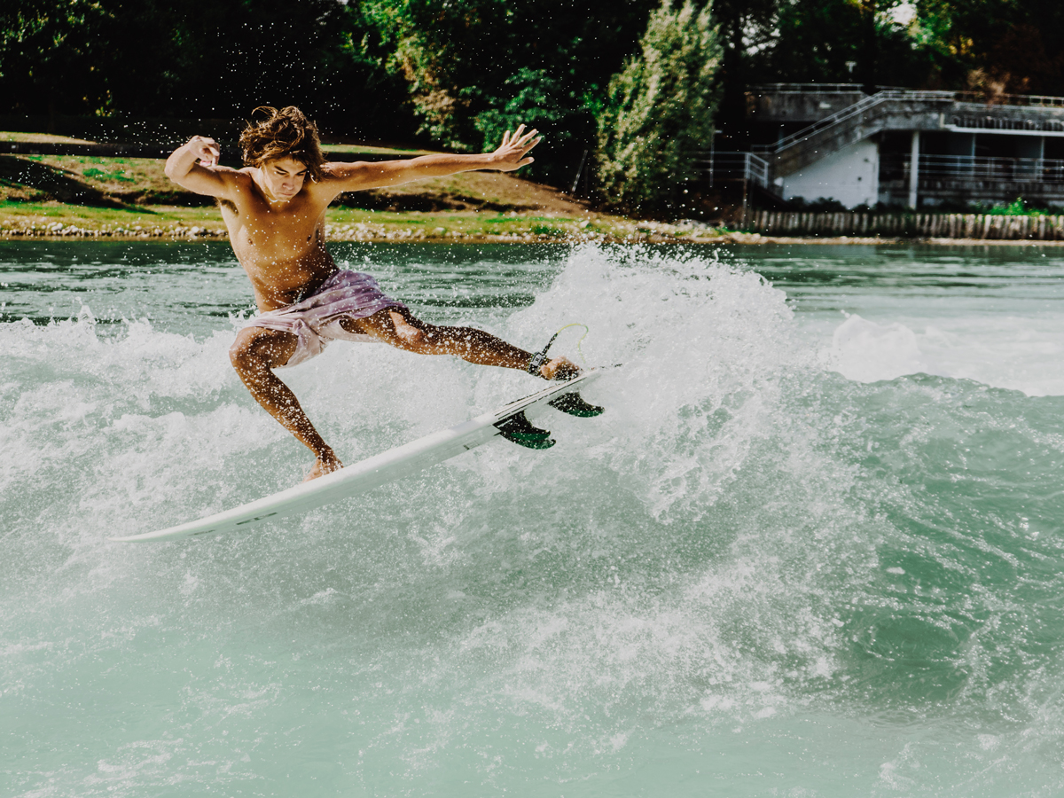 Ian Cantanzariti surfing the UNIT wave at the No Surf Setz Pro