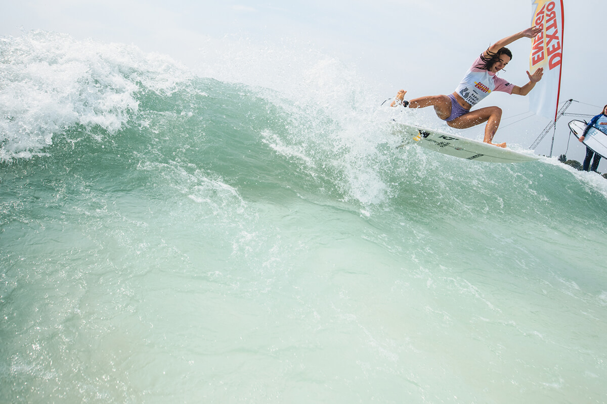 Maya Sauer soaring in the Milano Pro/Am on the UNIT Surf Pool